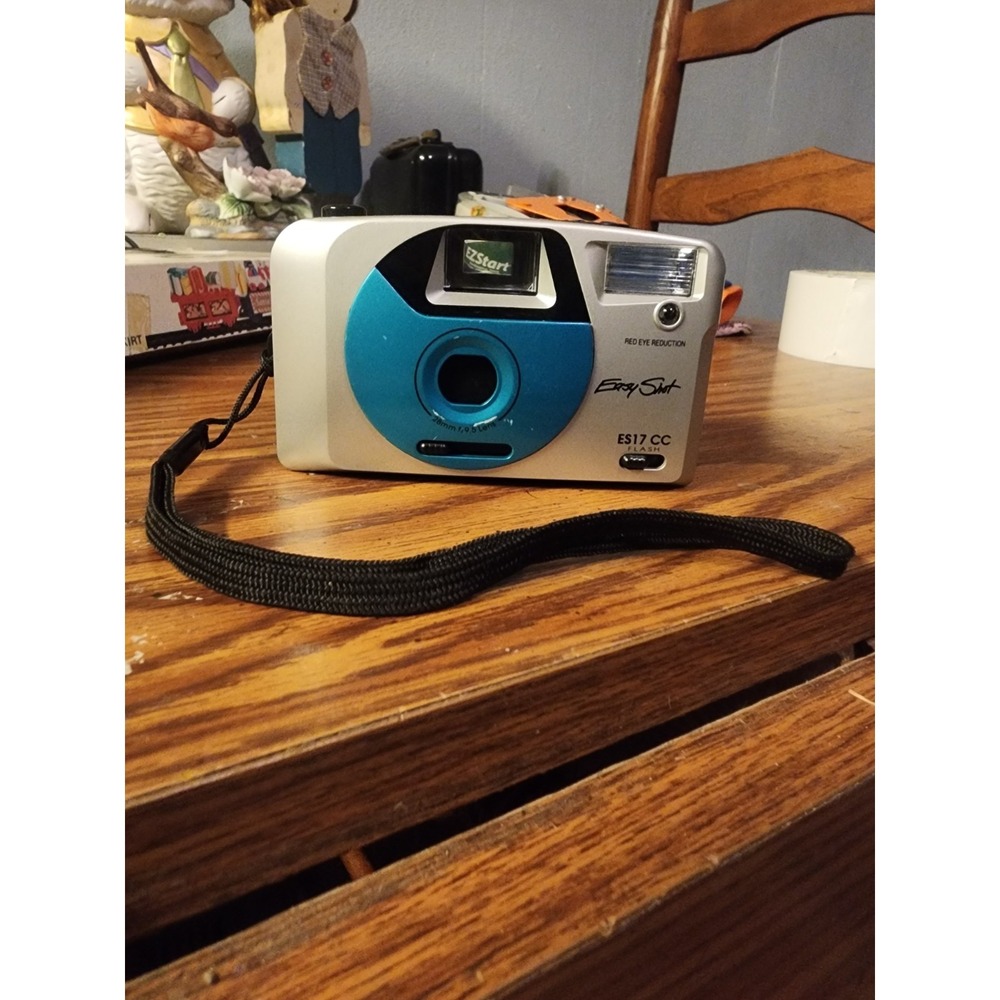 Vivatar Easy Shot Camera ES17 CC 35mm Focus Free Point And Shoot Compact Vintage